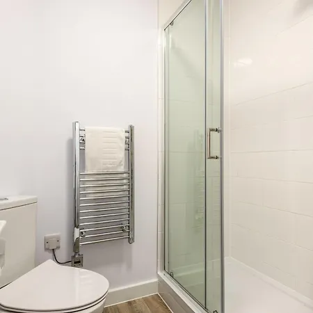 Contemporary 1 Bedroom In