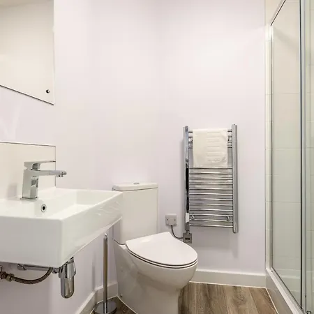 Contemporary 1 Bedroom In *